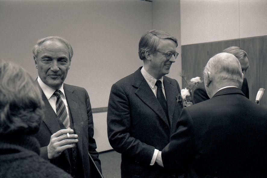 Gespräche nach Präsidentschaftsübergabe von Eberhard Lämmert an Dieter Heckelmann