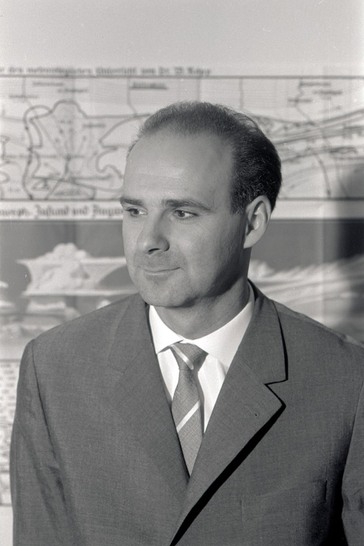 Porträtfoto Prof. Dr. Heinz Fortak