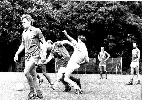 Fußballtraining der Mannschaft um Dieter Heckelmann